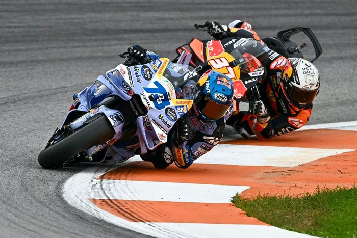 Pedro Acosta, Red Bull KTM Factory Racing, Alex Marquez, Gresini Racing