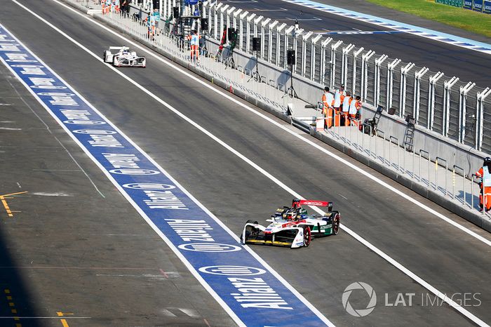 Daniel Abt, Audi Sport ABT Schaeffler returns to the garage as Jose Maria Lopez, Dragon Racing, leaves the pits