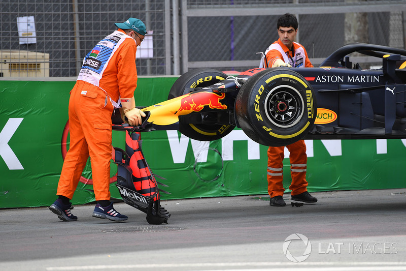 El accidentado coche de Max Verstappen, Red Bull Racing RB14