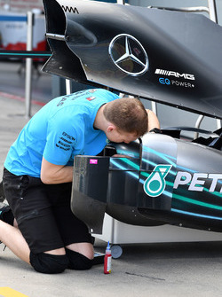 Механік Mercedes AMG F1