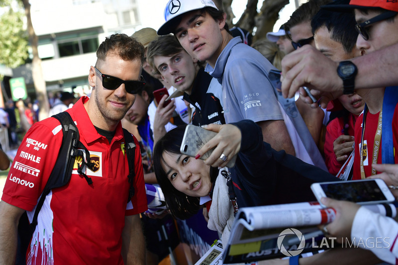 Sebastian Vettel, Ferrari fans seflie