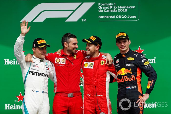 Sebastian Vettel, Ferrari, celebra en el podio con Valtteri Bottas, Mercedes AMG F1 y Max Verstappen, Red Bull