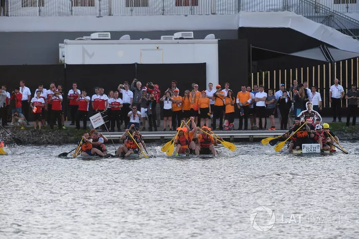 La carrera de balsas