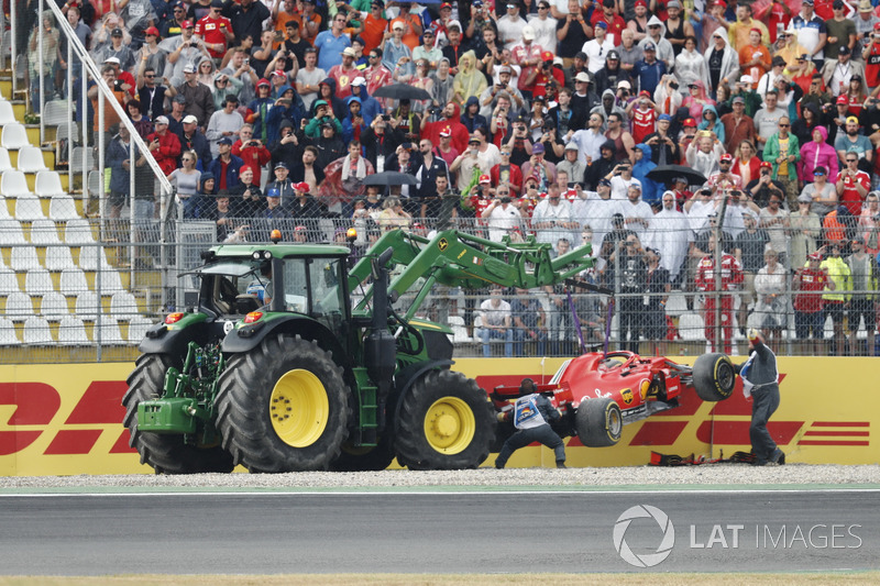 Sebastian Vettel; Ferrari SF71H choca cuando lideraba