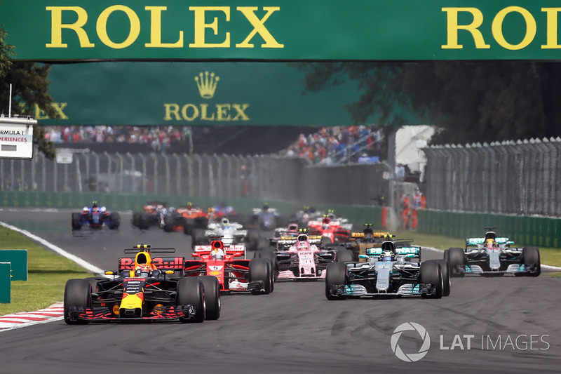 Max Verstappen, Red Bull Racing RB13 leads at the start of the race with Lewis Hamilton, Mercedes-Benz F1 W08  and rear puncture after colliding with Sebastian Vettel, Ferrari SF70H