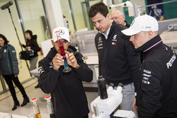 Lewis Hamilton, Mercedes-AMG F1, Valtteri Bottas, Mercedes-AMG F1, Toto Wolff, Direttore del Motorsport Mercedes AMG F1