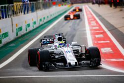 Felipe Massa, Williams FW40, leaves the pit lane