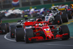 Sebastian Vettel, Ferrari SF71H, Kevin Magnussen, Haas F1 Team VF-18 Ferrari, Max Verstappen, Red Bull Racing RB14 Tag Heuer, Romain Grosjean, Haas F1 Team VF-18 Ferrari, au départ