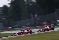 Sebastian Vettel, Ferrari SF16-H; Kimi Raikkonen, Ferrari SF16-H