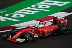 Sebastian Vettel, Ferrari SF16-H salue la foule à la fin de la course
