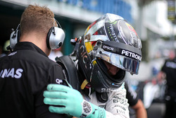 Il poleman Nico Rosberg, Mercedes AMG F1