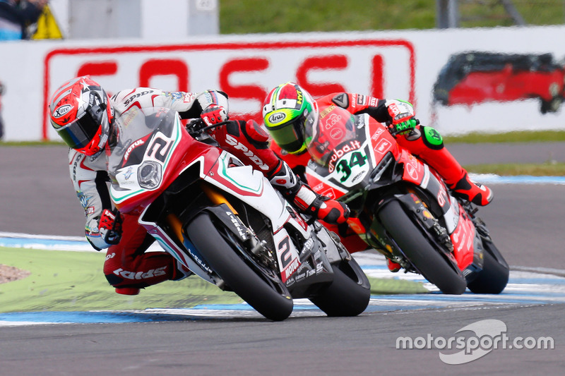 Leon Camier, MV Agusta Reparto Corse, und Davide Giugliano, Aruba.it Racing - Ducati Team