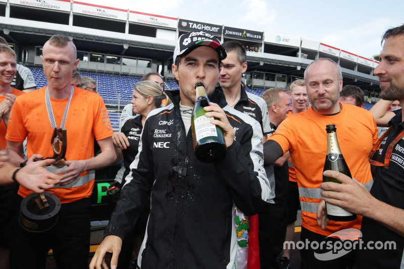 Sergio Perez, Sahara Force India F1 festeggia la sua terza posizione con il team