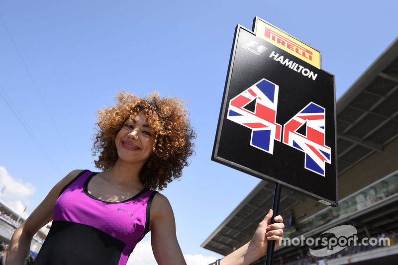 Chica de la parrilla de Lewis Hamilton, Mercedes AMG F1