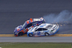 Denny Hamlin, Joe Gibbs Racing Toyota, Brad Keselowski, Team Penske Ford, chocan