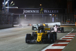 Nico Hulkenberg, Renault Sport F1 Team RS17 voor Sergio Perez, Sahara Force India F1 VJM10 en Valtte
