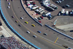 Jimmie Johnson, Hendrick Motorsports Chevrolet llega antes que el auto insignia