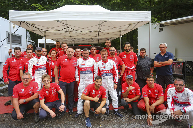 Sébastien Loeb, Daniel Elena et les membres de l'équipe Citroën