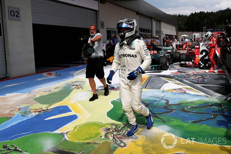 Валттері Боттас, Mercedes AMG F1, святкує перемогу у закритому парку