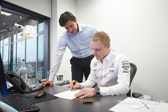 Valtteri Bottas, Mercedes, Toto Wolff, Director ejecutivo Mercedes AMG F1