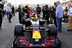 Daniel Ricciardo, Red Bull Racing RB12 sur la grille