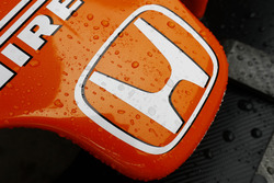 Water on the Honda logo, adorned on the McLaren nose