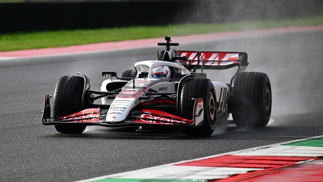 F1 ロメイン・グロージャン直筆サイン入り 2012年ロータス・ルノー あの炎上大事故から5年……ロマン・グロージャンがF1マシンのコクピット