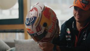 Verstappen presenta un casco especial para la F1 en Zandvoort