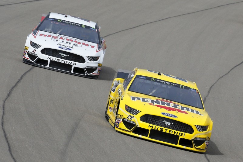 Penske-Doppel in Las Vegas: Logano knapp vor Keselowski
