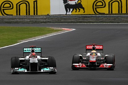 Mercedes offered Lowe a million euros - report