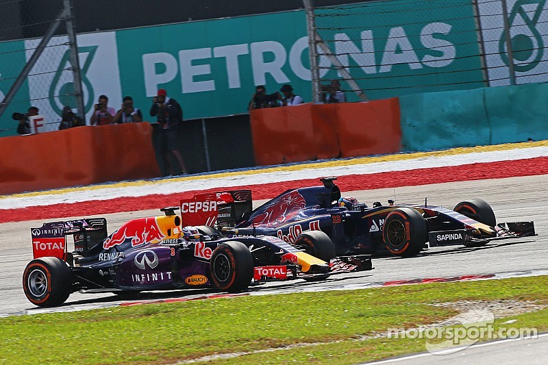 Daniel Ricciardo, Red Bull Racing RB11 y Max Verstappen, Scuderia Toro Rosso STR10