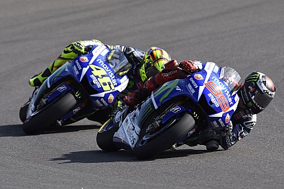 Profile bas à Jerez pour Valentino Rossi qui attend la course