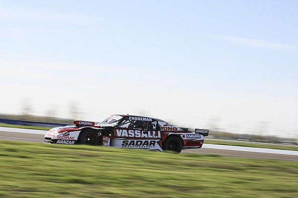 Rossi saltó a la pole y a la punta en Viedma