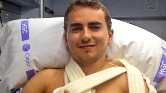 Jorge Lorenzo operato nella notte a Barcellona