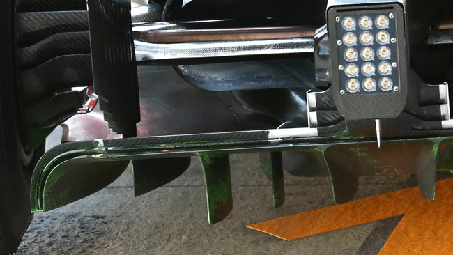 Ferrari: diverse derive nel diffusore posteriore