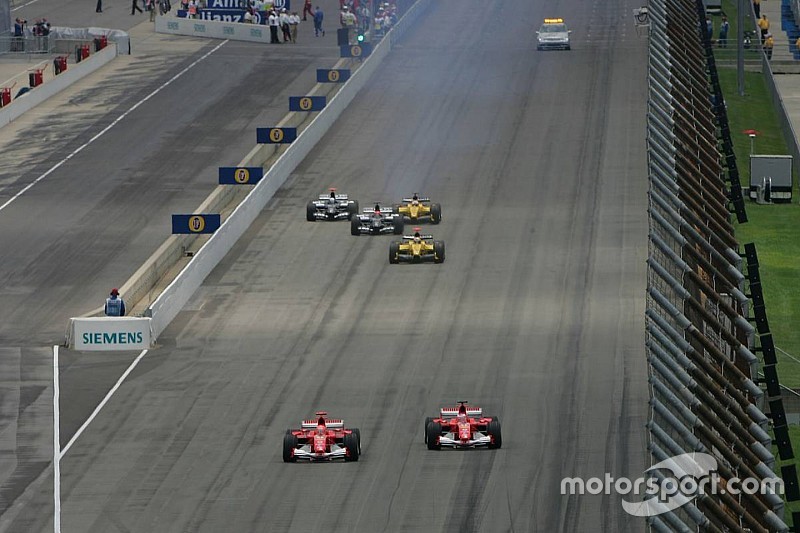 Largada: Michael Schumacher lidera
