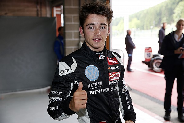 Charles Leclerc volta a vencer em prova prejudicada pela chuva