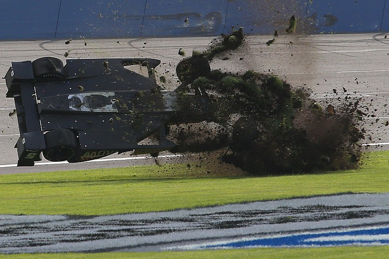 Ryan Briscoe, Schmidt Peterson Motorsports Honda em acidente forte