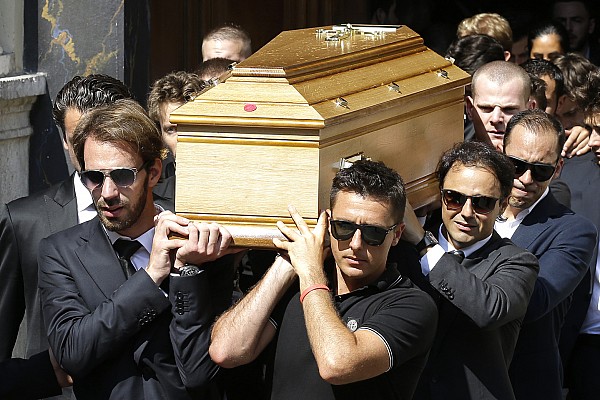 Despedir a Bianchi fue "increíblemente difícil", admite Hamilton