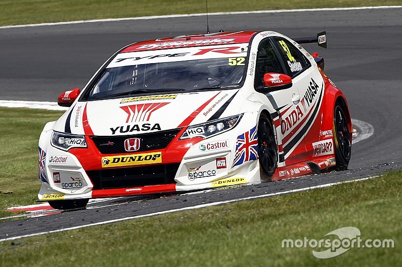 Shedden se lleva la segunda carrrera en Knockhill