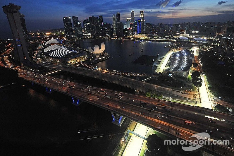 Teatral horizonte do Cingapura Flyer