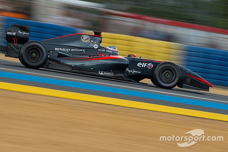 De Vries grijpt naast pole op nat Jerez