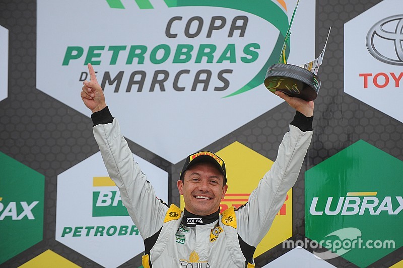Fábio Carbone vence a corrida 2