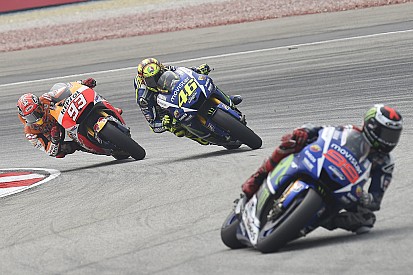 Rossi: "Marquez kost me de titel"