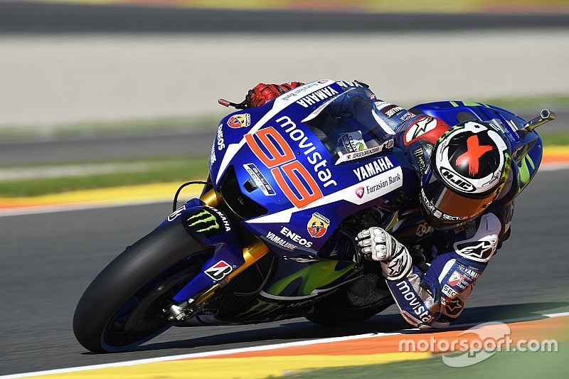 Lorenzo in ronderecord naar pole, Rossi valt in Valencia