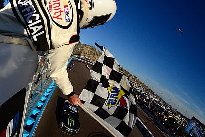 Kyle Busch takes dominating Xfinity win at Phoenix