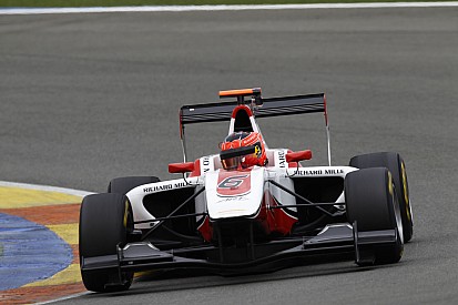 Ocon voorbij aan Ghiotto in klassement na GP3-pole op Bahrein