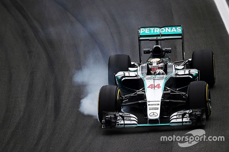 Lewis Hamilton, Mercedes AMG F1 W06 frita pneus