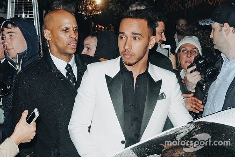 Hamilton vai ao British Fashion Awards