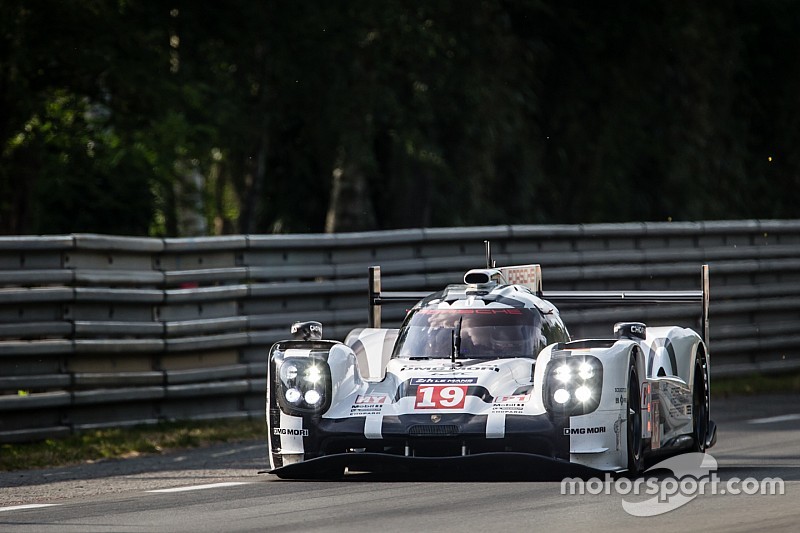 #19 Porsche Team Porsche 919 Hybrid: Nico Hulkenberg, Nick Tandy, Earl Bamber